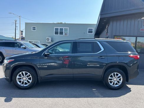 Used 2020 Chevrolet Traverse LT w/ Driver Confidence II Package image 2