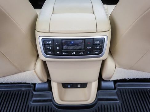 Used 2015 Toyota Highlander Limited Platinum AWD/4WD image 32