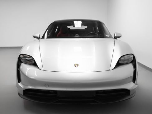 Used 2023 Porsche Taycan image 8