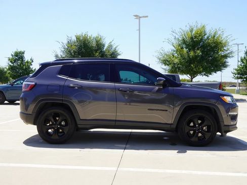 Used 2019 Jeep Compass Latitude FWD image 6