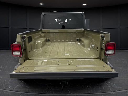 New 2025 Jeep Gladiator Sport image 14