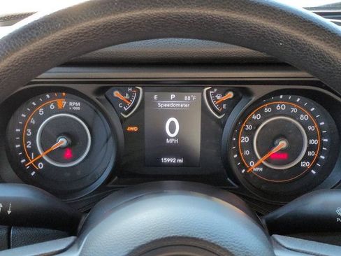Used 2024 Jeep Gladiator Sport AWD/4WD image 23