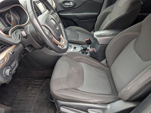 Used 2016 Jeep Cherokee Latitude image 6