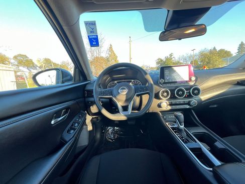 Used 2025 Nissan Sentra SV image 32