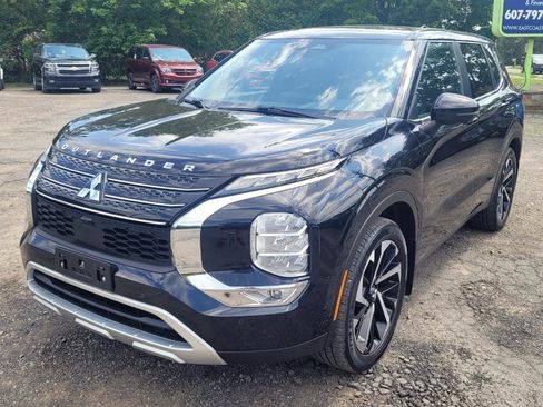 Used 2023 Mitsubishi Outlander SE AWD/4WD image 4