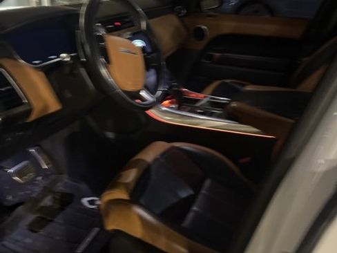 Used 2018 Land Rover Range Rover Sport HSE Dynamic image 4