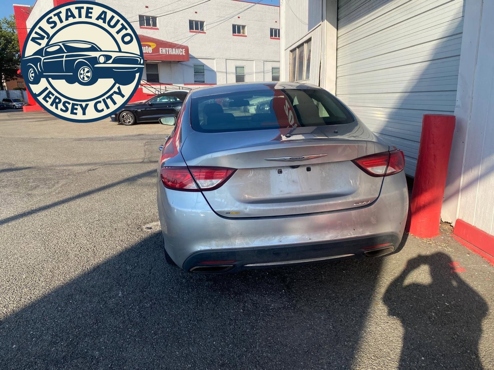 Used 2016 Chrysler 200 Limited FWD image 8