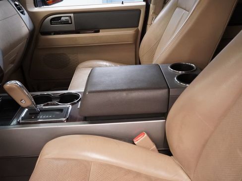Used 2014 Ford Expedition XLT w/ Equipment Group 202A AWD/4WD image 7