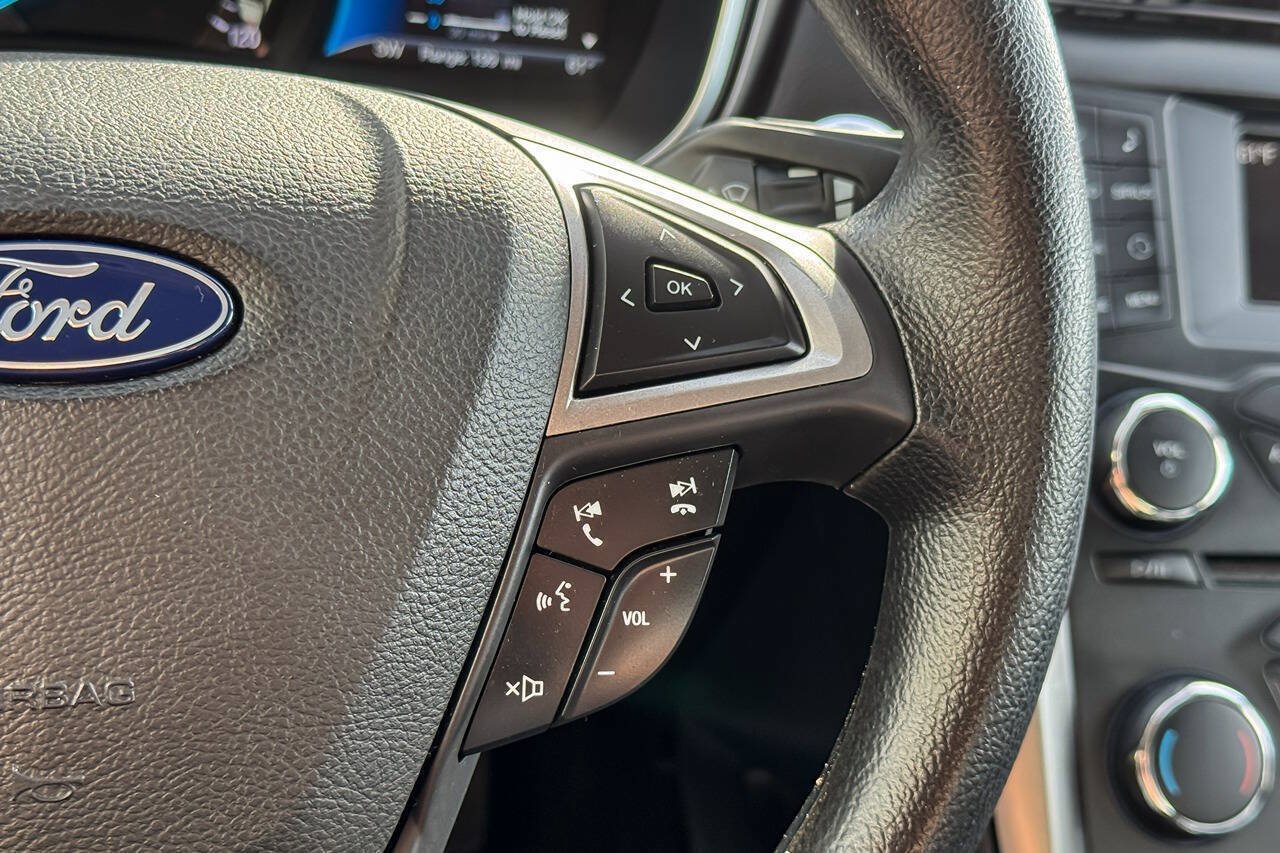 Used 2018 Ford Fusion SE FWD image 28