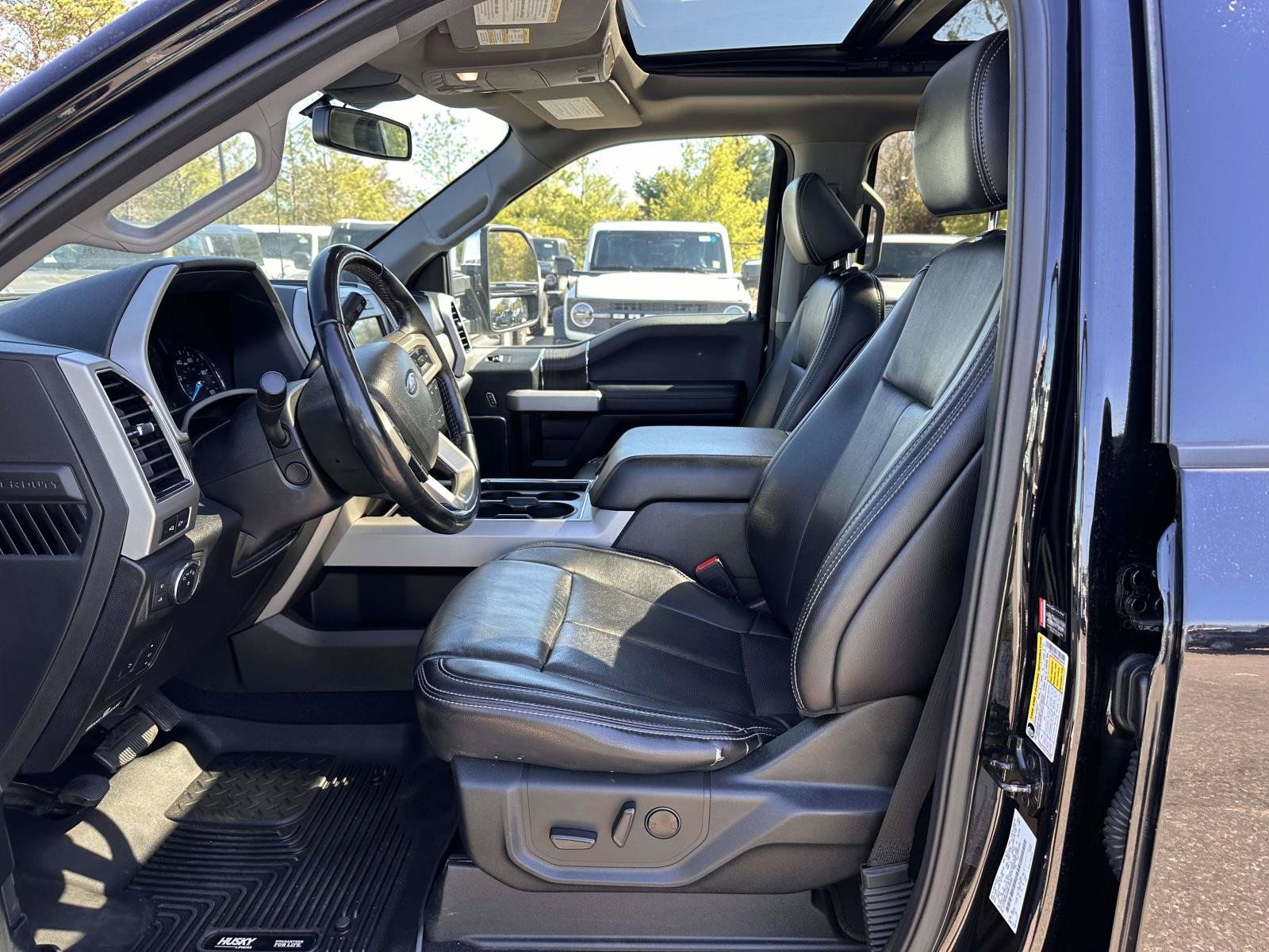Used 2021 Ford F250 Lariat w/ Lariat Ultimate Package AWD/4WD image 13