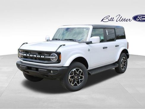 New 2026 Ford Bronco Outer Banks AWD/4WD image 1