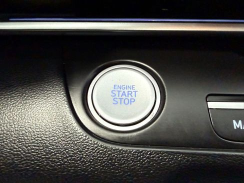 Used 2025 Hyundai Elantra Limited FWD image 39