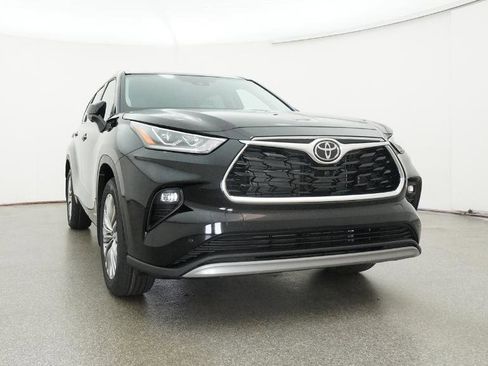 New 2026 Toyota Highlander Platinum AWD/4WD image 13