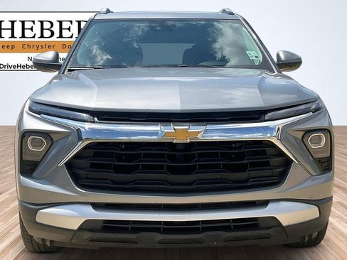 Used 2024 Chevrolet TrailBlazer LT w/ Driver Confidence Package FWD image 3