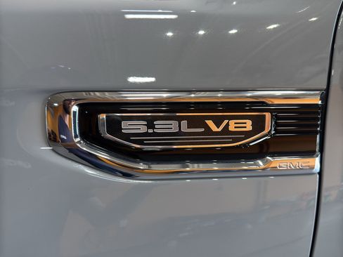 Used 2025 GMC Sierra 1500 SLE w/ Preferred Package AWD/4WD image 10