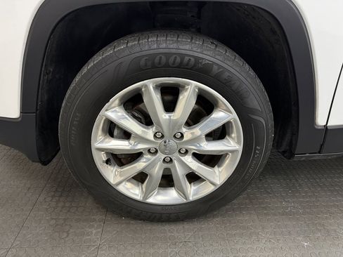 Used 2017 Jeep Cherokee Limited image 10