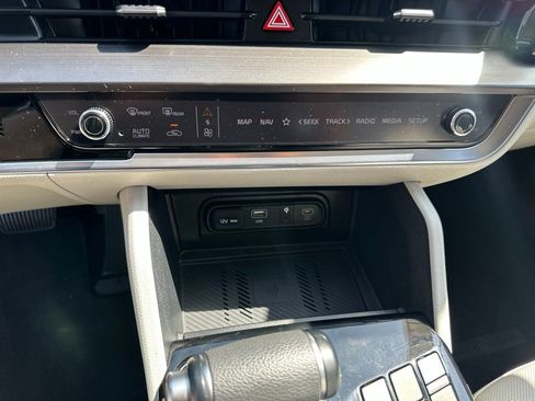 Used 2025 Kia Sportage EX FWD image 18