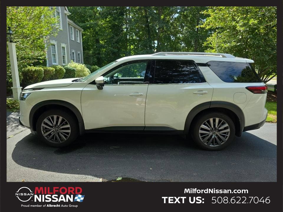 Used 2024 Nissan Pathfinder SL w/ SL Premium Package AWD/4WD image 2