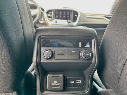 Used 2022 GMC Acadia SLE w/ Driver Convenience Package FWD image 20
