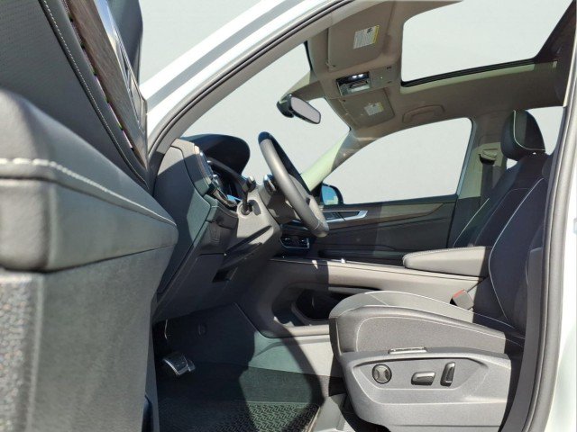 Certified 2025 Volkswagen Atlas SEL Premium R-Line AWD/4WD image 18