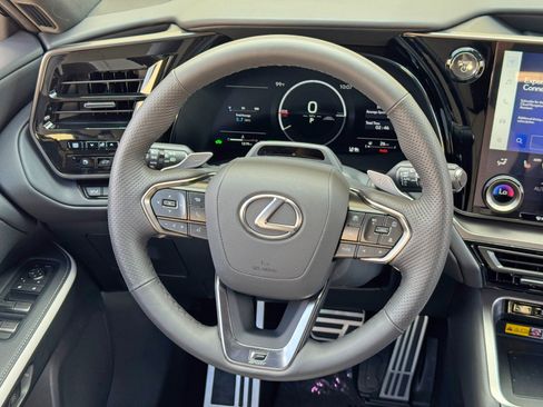 Used 2026 Lexus TX 500h AWD w/ Technology Package image 20