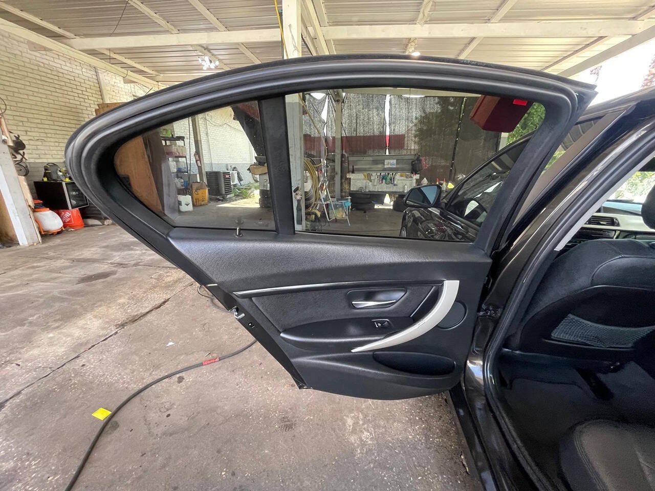 Used 2018 BMW 320i Sedan RWD image 6