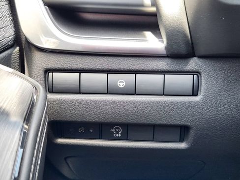 Used 2023 Nissan Rogue SV AWD/4WD image 18