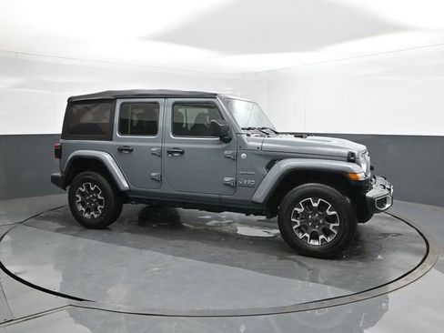 Used 2024 Jeep Wrangler Unlimited Sahara w/ Technology Group AWD/4WD image 17