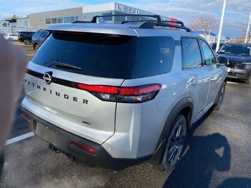 New 2025 Nissan Pathfinder SV w/ SV Premium Package image 7