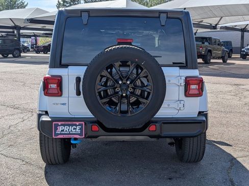 Used 2023 Jeep Wrangler Sahara w/ Cold Weather Group image 7