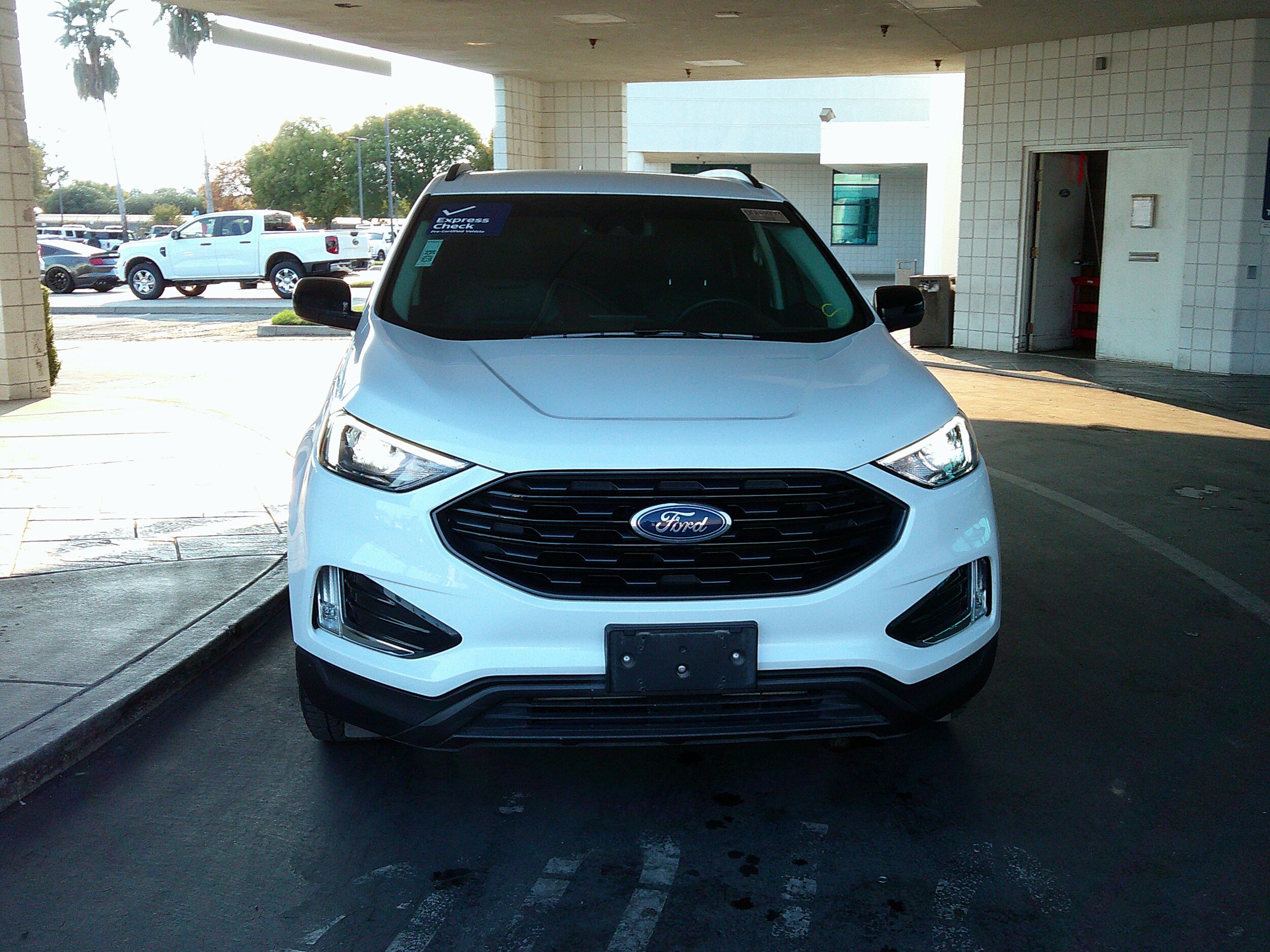 Used 2023 Ford Edge SEL w/ Sport Appearance Package AWD/4WD image 2