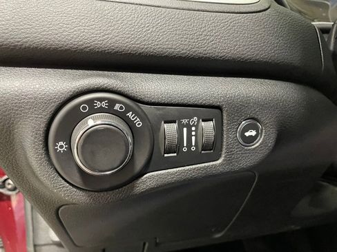 Used 2016 Chrysler 200 Limited Platinum image 27