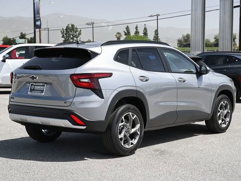 New 2026 Chevrolet Trax LT w/ LPO, Blackout Package image 4