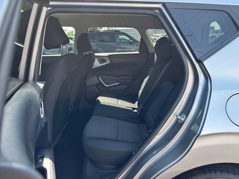 Used 2025 Kia Soul LX w/ LX Technology Package FWD image 22