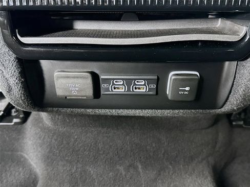 Used 2024 Jeep Wagoneer L Series II w/ Premium Group I AWD/4WD image 28