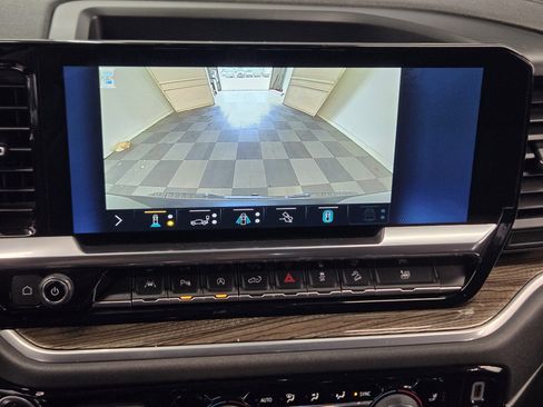 Used 2022 Chevrolet Silverado 1500 LT Trail Boss w/ Convenience Package II image 17