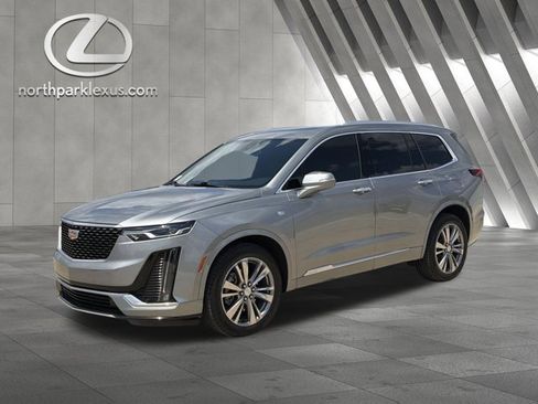 Used 2025 Cadillac XT6 Premium Luxury FWD image 3