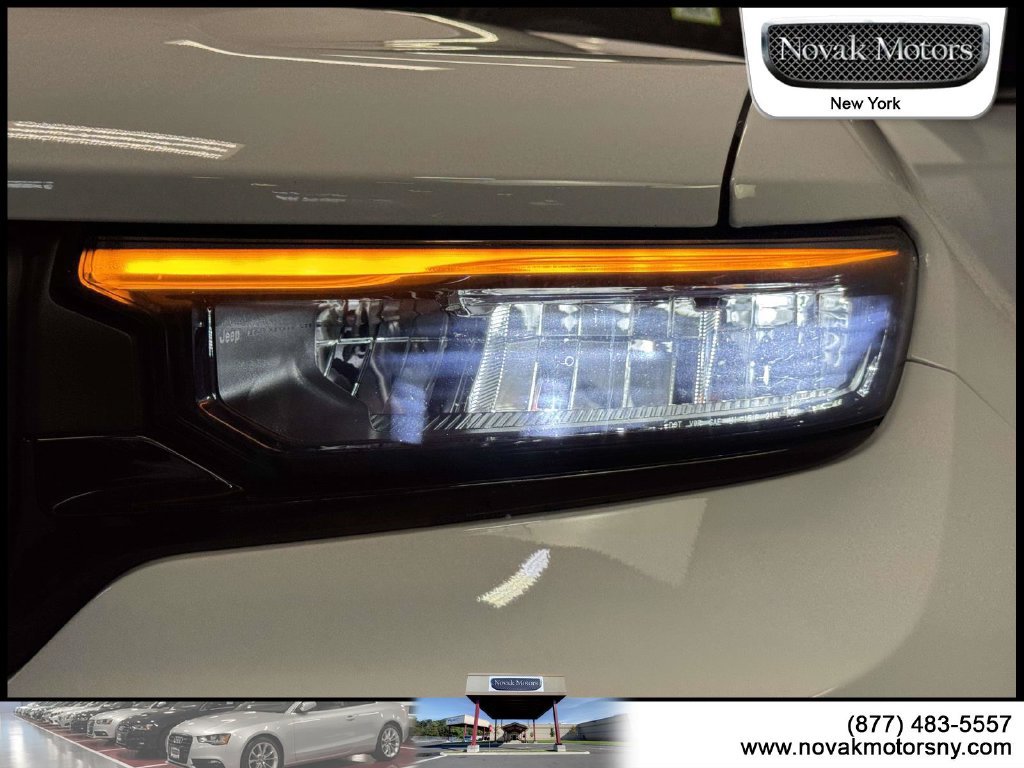 Used 2023 Jeep Grand Cherokee L Laredo AWD/4WD image 10
