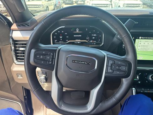 Used 2024 GMC Sierra 2500 Denali w/ Denali Reserve Package AWD/4WD image 9