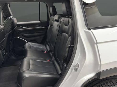 Used 2022 Jeep Grand Cherokee Limited AWD/4WD image 23