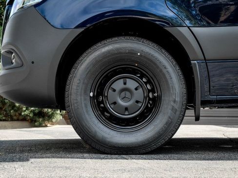 Used 2025 Mercedes-Benz Sprinter 2500 image 4