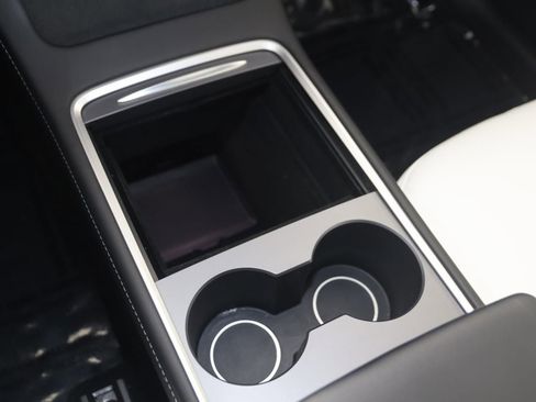 Used 2022 Tesla Model Y Performance image 29