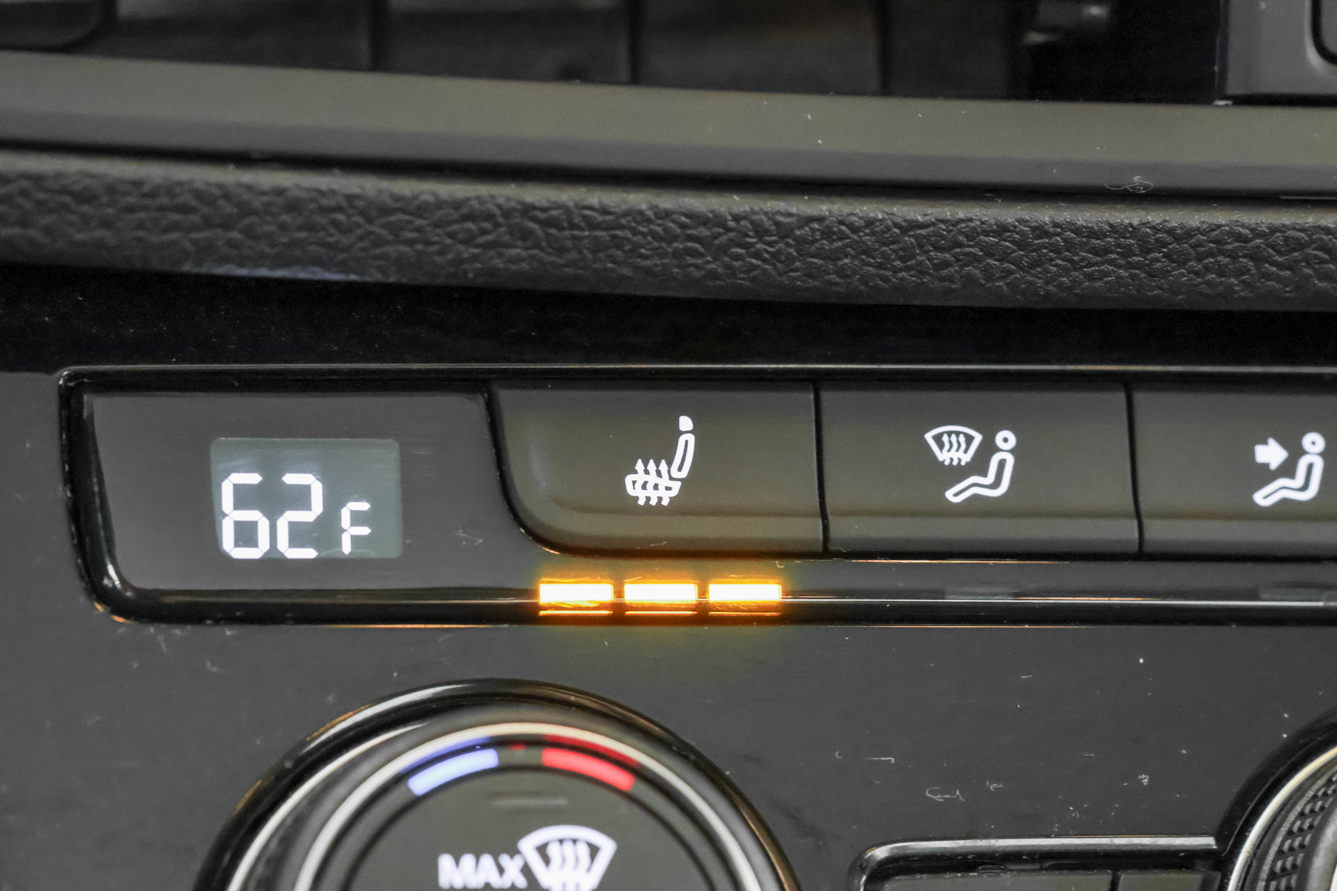 Used 2024 Volkswagen Jetta SE w/ Panoramic Sunroof Package FWD image 10