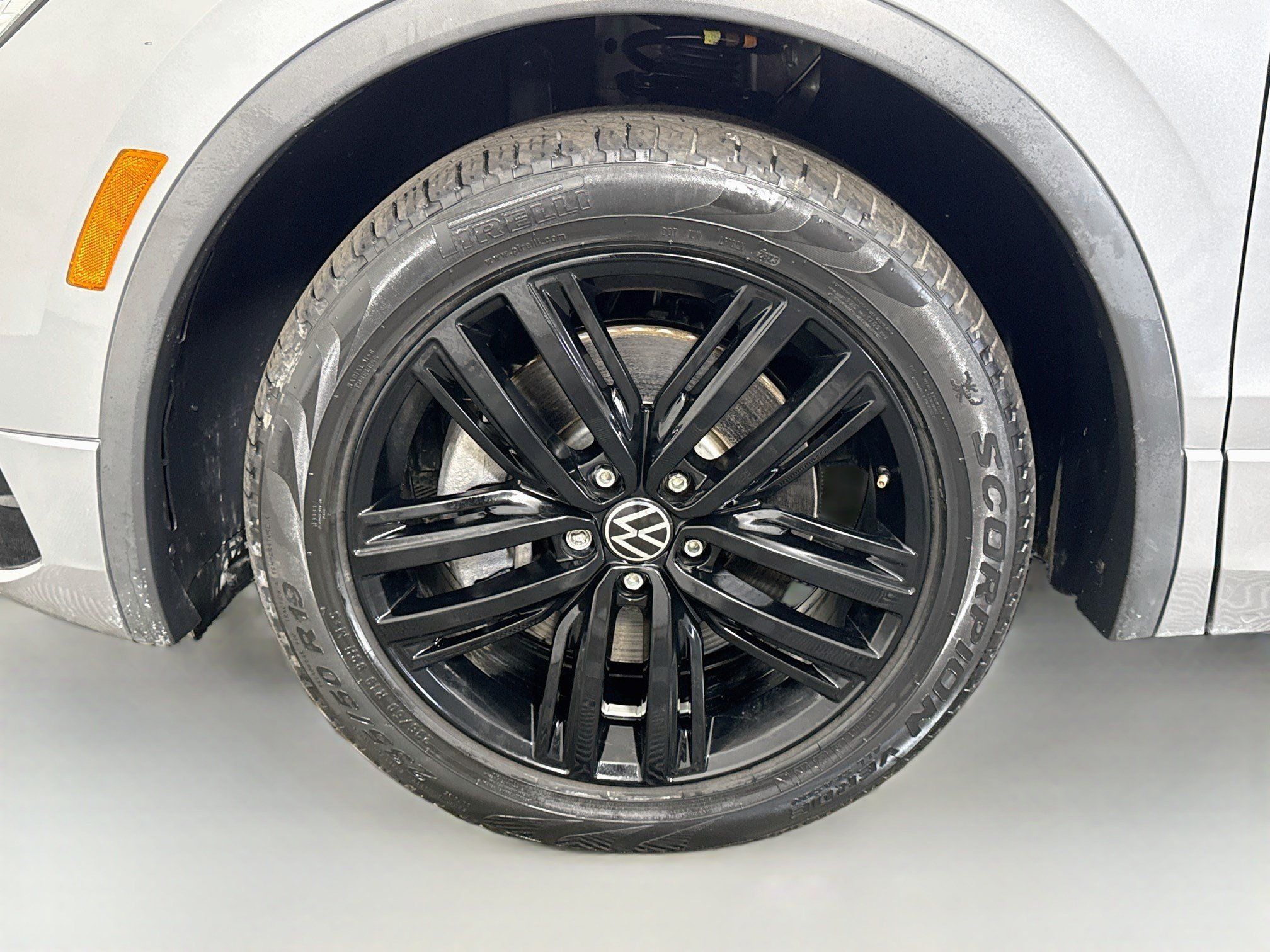 Used 2022 Volkswagen Tiguan SE R-Line FWD image 38