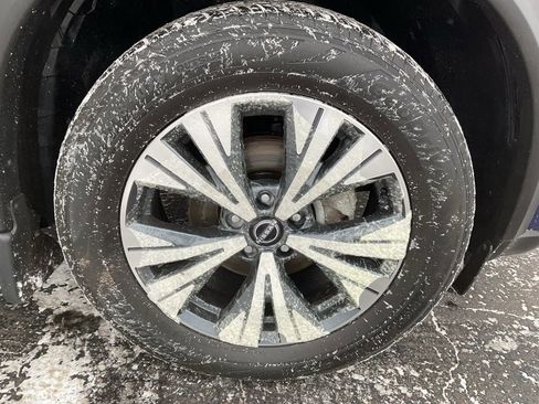 Used 2023 Nissan Rogue SV image 9