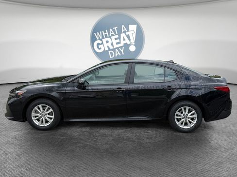 Used 2025 Toyota Camry LE FWD image 7