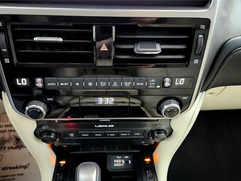 Used 2023 Lexus GX 460 Premium w/ Premium Package image 31