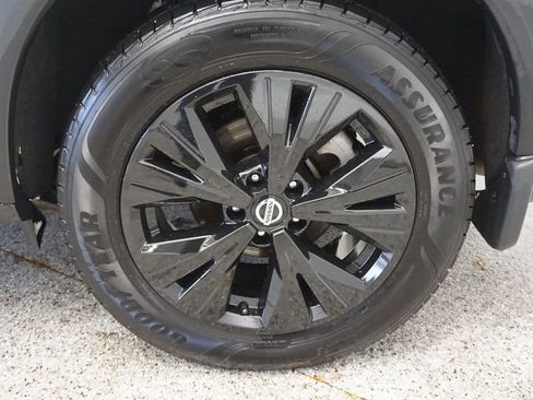 Used 2021 Nissan Rogue SV w/ Premium Package image 24