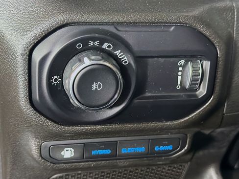 Used 2023 Jeep Wrangler Unlimited Sahara w/ Cold Weather Group AWD/4WD image 16