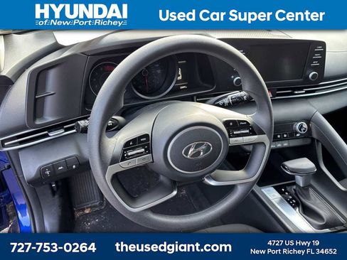 Used 2023 Hyundai Elantra SEL image 10